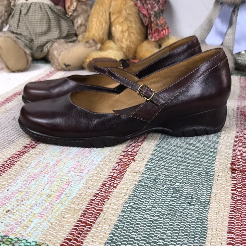 Classic Mary Jane Wedge Flats - Brown Leather